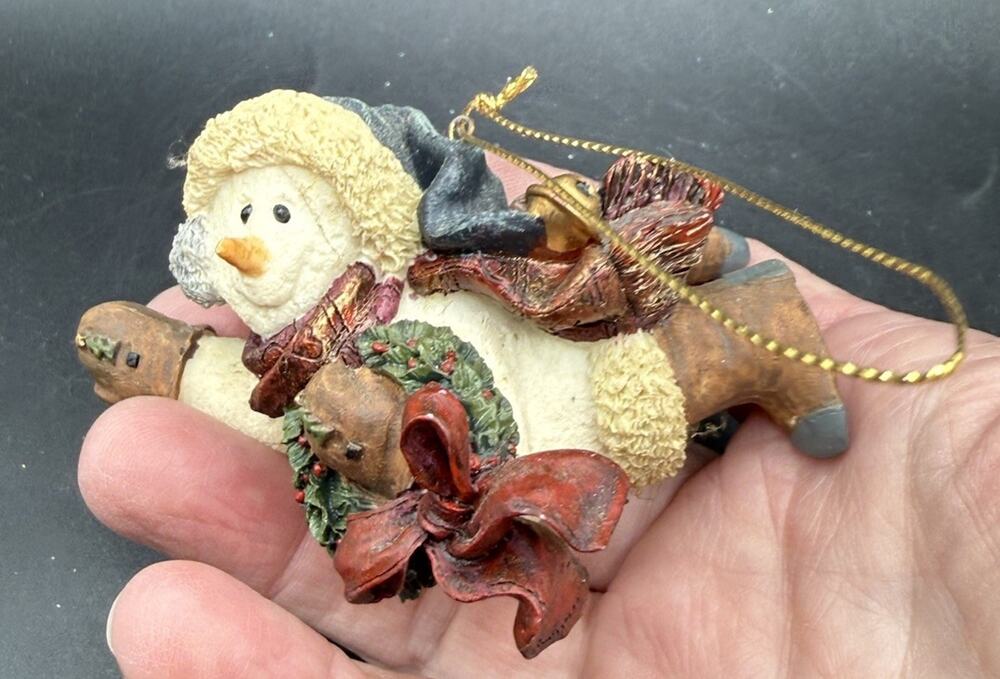 Boyds Bears & Friends Snowman Chilly With Wreath # 2564 Folkstone Ornament LO30